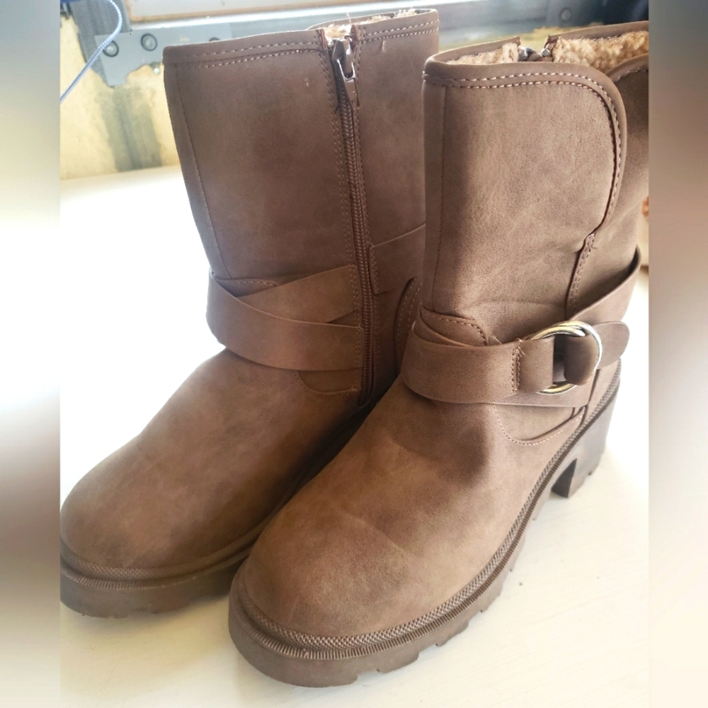 Dolce Vita Nikeeta Women's 6.5 Tan Boots. FF19